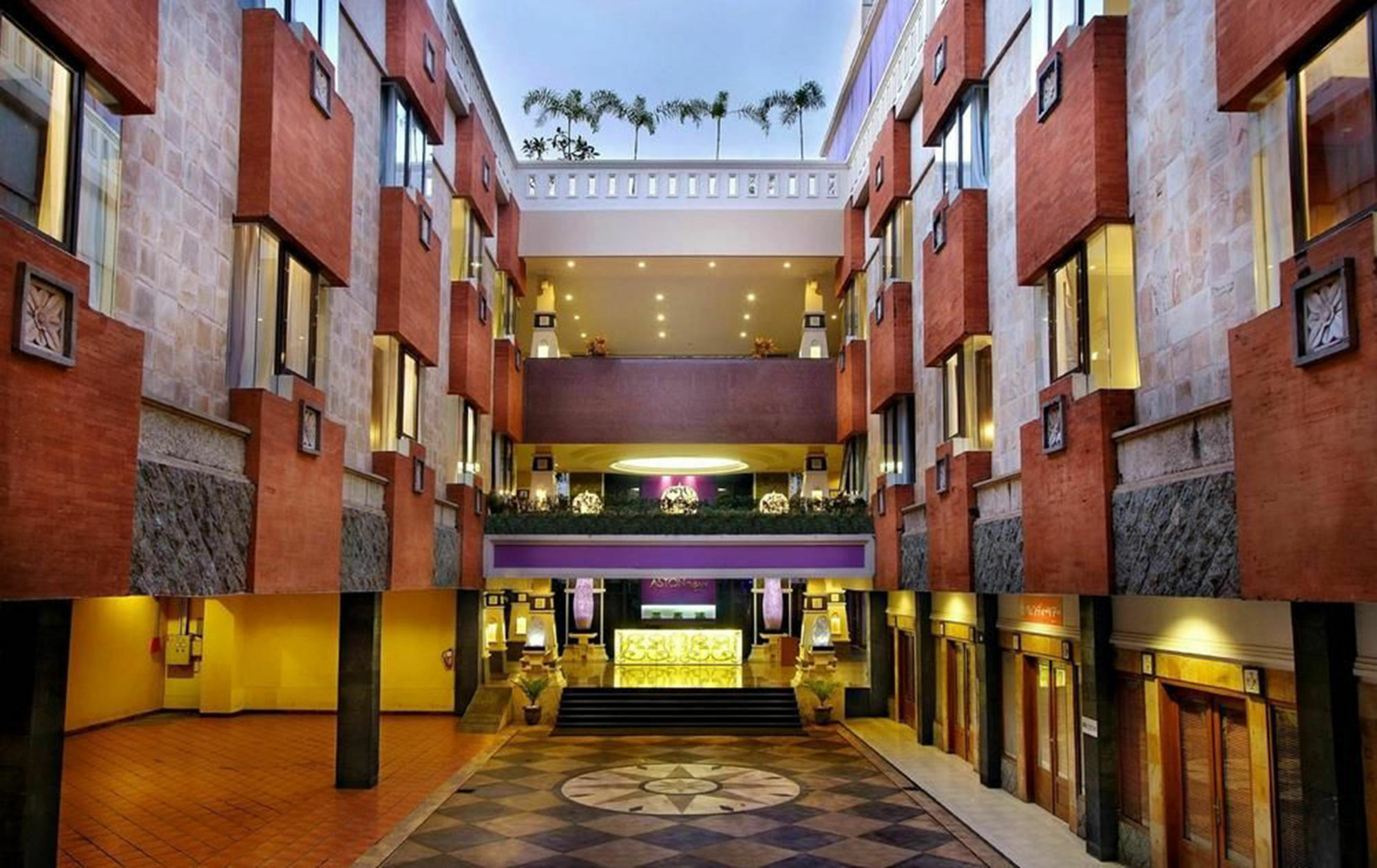 Famous Hotel Kuta Formerly Permata Kuta Hotel Exterior foto